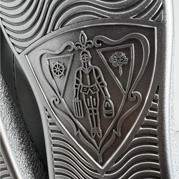 GUCCI Ace Metallic Low-Top Silver Sneakers 660622 - Picture 12 of 14